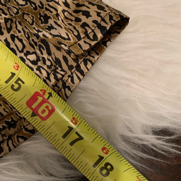 Silk Animal print shorts XL - Picture 6 of 6